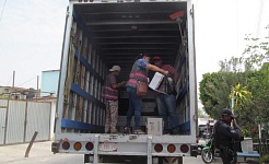 Tras la conferencia de prensa llegó un camión para llevarse los paquetes electorales de la elección diferente a la municipal.