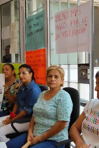 Trabajadores del sector salud protestaron de brazos caídos durante varios días.