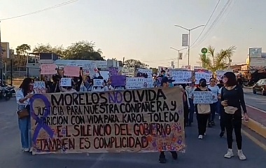 Estudiantes marchan en Jojutla exigiendo justicia por asesinatos de Kimberly Joselin y Karol; piden destituir a rectora